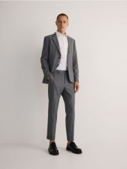 Garniturowe spodnie loose fit - ciemnoszary. Szare spodnie wizytowe męskie Reserved, z tkaniny. W wyprzedaży za 119.99 zł.