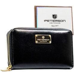 Czarny portfel damski w typie piórnika ze skóry ekologicznej wyposażony w system RFID - Peterson. Czarne portfele damskie Peterson, bez wzorów, ze skóry ekologicznej. Za 104.99 zł.