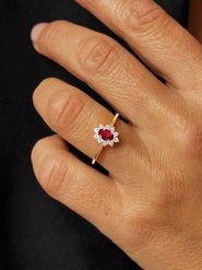 OR Carats Złoty pierścionek z diamentem i kamieniem szlachetnym rozmiar: 52. Czerwone pierścionki damskie OR Carats, z diamentem, złote. Za 1,339.78 zł.