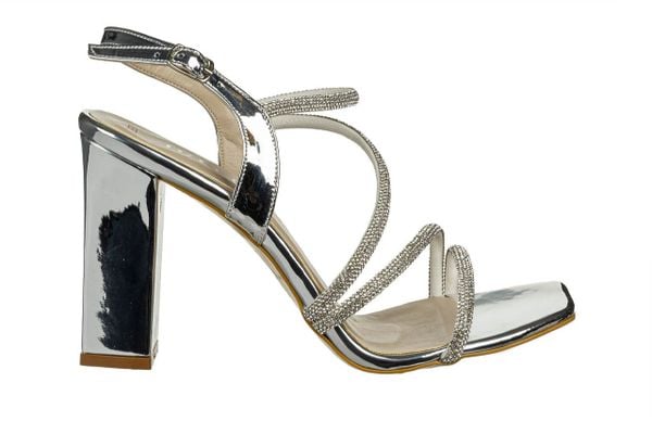 Sandały Bayla-187 2523 Silver Mirror 187154, Srebrny, Skóra ekologiczna - 37. Szare sandały damskie Bayla, bez wzorów, z materiału, bez obcasa. W wyprzedaży za 224.10 zł.