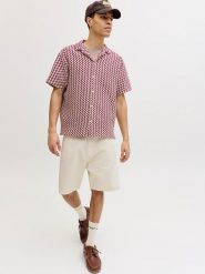 Jack & Jones Bermudy dżinsowe "Tony" w kolorze kremowym rozmiar: XL. Brązowe szorty męskie Jack & Jones, z aplikacjami, z bawełny, klasyczne. Za 138.70 zł.