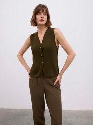 BGN Kamizelka w kolorze brązowym rozmiar: 36. Brązowe kamizelki damskie BGN, prążkowane. Za 65.99 zł.