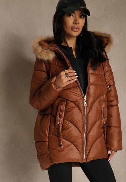 Brązowa Trapezowa Kurtka z Pikowanymi Przeszyciami i Kapturem z Odpinanym Futrem Deoiala. Brązowe kurtki damskie Renee, l, bez wzorów, z jeansu. Za 199.99 zł.