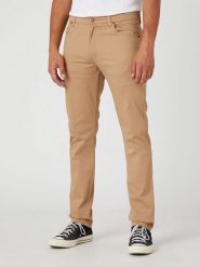 Wrangler Dżinsy - Slim fit - w kolorze beżowym rozmiar: W33/L34. Brązowe jeansy męskie Wrangler. Za 246.45 zł.