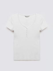 Koszulka damska slim w prążek biała Minsa 100. Białe t-shirty damskie Big Star, l, bez wzorów, z dzianiny, bez kołnierzyka. Za 79.99 zł.