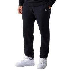 Spodnie dresowe New York Yankees. Czarne szorty męskie New Era, bez wzorów, z dresówki. W wyprzedaży za 262.00 zł.