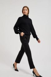 Eleganckie spodnie w kant czarne. Czarne spodnie materiałowe damskie MOODO, bez wzorów, z bawełny, eleganckie. W wyprzedaży za 79.99 zł.