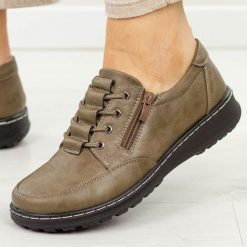 Khaki półbuty damskie Potocki 90407. Niebieskie półbuty damskie POTOCKI, bez wzorów, z jeansu, klasyczne, z okrągłym noskiem, bez obcasa, na płaskiej podeszwie. Za 169.00 zł.
