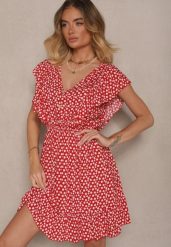Czerwona Bawełniana Sukienka o Rozkloszowanym Kroju z Guzikami w Kwiatowy Wzór Roniva. Czerwone sukienki damskie Renee, na co dzień, na lato, l, bez wzorów, z bawełny, bez kołnierzyka, bez ramiączek, mini, proste. Za 49.99 zł.