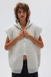 Kamizelka z kapturem w kolorze SILVER MOON - SWEVEN-UNI. Szare kamizelki damskie Marsala, m, z bawełny. Za 349.90 zł.