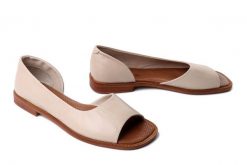 Artiker Relaks 58C3443 Beżowy, sandały damskie. Brązowe sandały damskie Artiker Relaks, bez wzorów, ze skóry, bez obcasa. Za 194.90 zł.