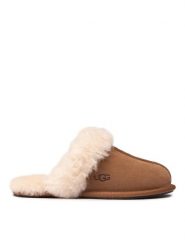 Ugg Kapcie W Scuffette II 1106872 Brązowy. Brązowe kapcie damskie Ugg, ze skóry. W wyprzedaży za 319.99 zł.