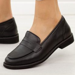 Czarne skórzane półbuty damskie M.Daszyński 25128-4. Czarne półbuty damskie M.Daszyński, bez wzorów, z jeansu, biznesowe, z okrągłym noskiem, bez obcasa, na płaskiej podeszwie. Za 219.00 zł.