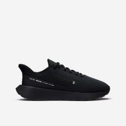 Buty sportowe męskie Decathlon KLNJ Be D. Czarne buty sportowe na co dzień męskie Decathlon, bez zapięcia, trekkingowe. W wyprzedaży za 99.99 zł.