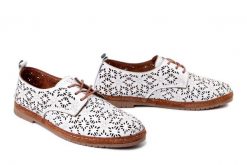 MANITU 840157-03 weiss, półbuty damskie. Białe półbuty damskie Manitu, w ażurowe wzory, ze skóry, bez obcasa. Za 254.92 zł.