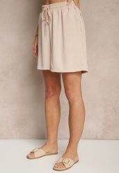 Beżowe Szorty z Wiskozą High Waist Puvione. Brązowe szorty damskie Renee, bez wzorów, z wiskozy, z podwyższonym stanem. Za 24.99 zł.