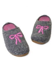 Living Kitzbühel Kapcie "Mimi Bow" w kolorze antracytowym rozmiar: 42. Czarne kapcie damskie Living Kitzbühel, z materiału. Za 209.95 zł.
