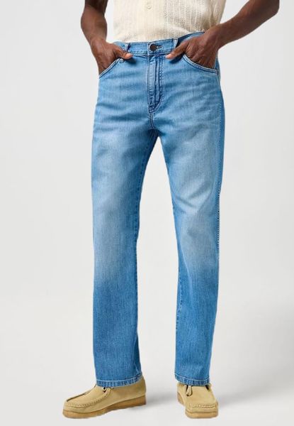 MESKIE SPODNIE WRANGLER FRONTIER COASTAL BREEZE 112362453. Spodnie materiałowe męskie Wrangler, bez wzorów, z jeansu. Za 219.99 zł.