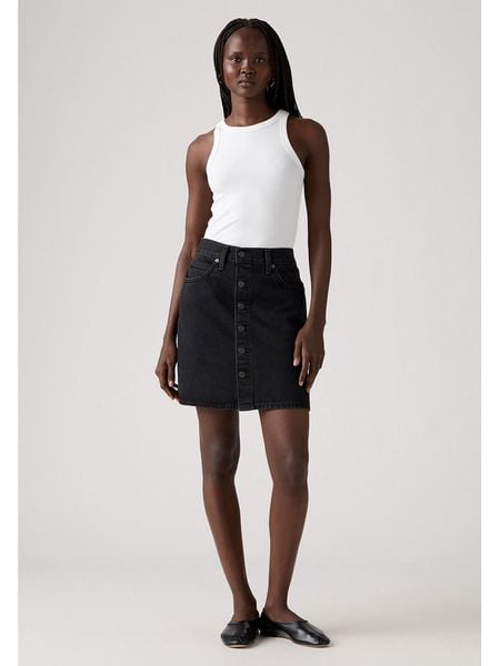 Levi's Spódnica dżinsowa w kolorze czarnym rozmiar: W24. Czarne spódniczki damskie Levi's, s, z aplikacjami, klasyczne, z podwyższonym stanem, mini, proste. Za 124.11 zł.