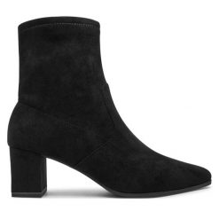 Botki Caprice. Czarne botki damskie Caprice, bez obcasa, na słupku, bez zapięcia. Za 329.99 zł.