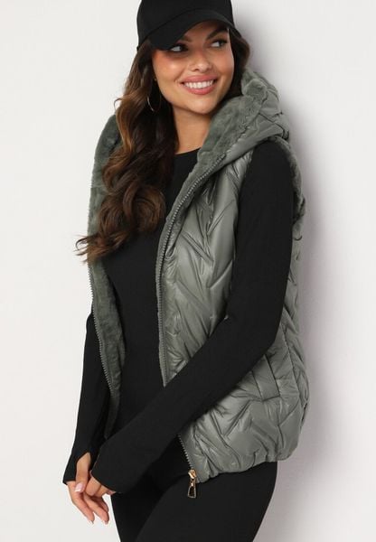 Ciemnozielona Pikowana Kamizelka ze Sztucznym Futerkiem na Suwak Timitha. Zielone kamizelki damskie Born2be, l, z jeansu. Za 99.99 zł.