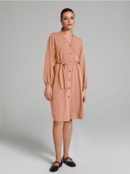 Sukienka midi z wiązaniem - brązowy. Brązowe sukienki damskie Sinsay, l, bez wzorów, z materiału, bez kołnierzyka, bez ramiączek, midi. Za 45.99 zł.