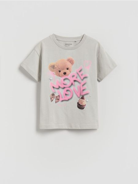 Bawełniany t-shirt z nadrukiem - jasnoszary. Szare koszulki dziewczęce Reserved, bez wzorów, z bawełny, bez ramiączek. Za 39.99 zł.