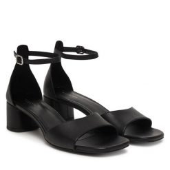 Sandały Vagabond Shoemakers. Czarne sandały damskie Vagabond Shoemakers, bez wzorów, bez obcasa, na słupku. Za 539.99 zł.