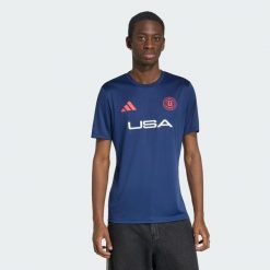 Koszulka Mistrzostwa Świata FIFA 26 USA. Niebieskie t-shirty sportowe męskie Adidas, xs, z dzianiny, bez ramiączek, do piłki nożnej. Za 149.00 zł.
