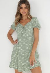 Jasnozielona Sukienka Abin. Zielone sukienki damskie Born2be, l, z aplikacjami, vintage, bez kołnierzyka, bez ramiączek, mini. W wyprzedaży za 87.99 zł.