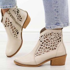 Beżowe skórzane Polskie botki damskie, kowbojki ażurowe na obcasie Deoni Ko-07B. Brązowe botki damskie Deoni, na jesień, z jeansu, boho, bez obcasa, na obcasie, bez zapięcia. Za 539.00 zł.