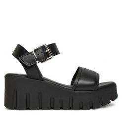 Sandały Tamaris. Czarne sandały damskie Tamaris, bez wzorów, bez obcasa, na koturnie. Za 299.99 zł.