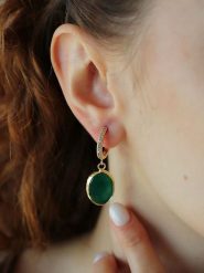 Pierres delicates Pozłacane kolczyki-kreole z agatami i cyrkoniami rozmiar: onesize. Zielone kolczyki damskie Pierres delicates, z agatem, pozłacane. Za 43.99 zł.