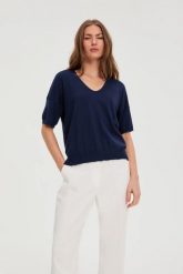 Sweter z krótkimi rękawami granatowy. Niebieskie swetry klasyczne damskie MOODO, l, z poliamidu, bez kołnierzyka. Za 89.99 zł.