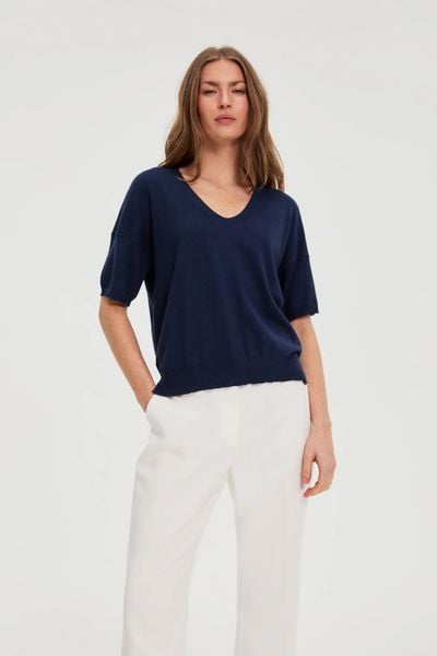 Sweter z krótkimi rękawami granatowy. Niebieskie swetry klasyczne damskie MOODO, l, z poliamidu, bez kołnierzyka. Za 89.99 zł.