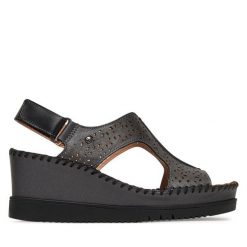 Sandały Pikolinos. Brązowe sandały damskie Pikolinos, bez wzorów, bez obcasa, na koturnie. Za 599.99 zł.