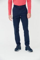 AERONAUTICA MILITARE Granatowe spodnie bojówki. Niebieskie spodnie materiałowe męskie AERONAUTICA MILITARE, bez wzorów. W wyprzedaży za 599.99 zł.