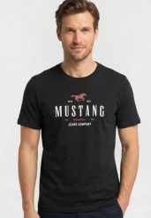 Męski T-Shirt Mustang Style Alex C Print Black 1016683 4142. Czarne t-shirty męskie Mustang, m, bez wzorów, bez kołnierzyka. Za 69.99 zł.