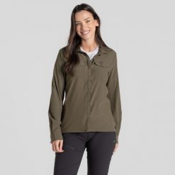 Koszula podróżnicza damska Craghoppers NosiLife Pro LS Shirt V. Zielone koszule damskie CRAGHOPPERS, bez wzorów, casualowe, bez kołnierzyka, bez ramiączek. Za 398.99 zł.