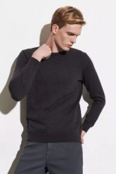 WRANGLER CREW KNIT MĘSKI SWETER KLASYCZNY LOGO DARK GREY MEL W8A02PX06 112132349. Szare kardigany męskie Wrangler, m, bez wzorów, klasyczne, bez kołnierzyka. Za 139.99 zł.
