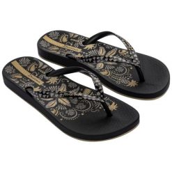 Japonki Ipanema Anat Nature Vii 83650 BD575 czarne. Czarne klapki damskie bez wzorów, z materiału, bez obcasa. Za 171.67 zł.