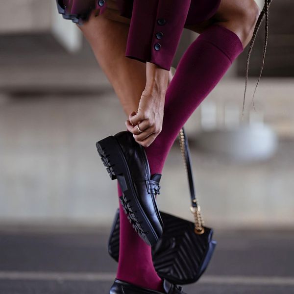 Podkolanówki damskie gładkie 200 bordo. Czerwone skarpetki damskie Milena, bez wzorów, z bawełny. Za 18.90 zł.