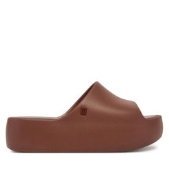 Klapki Melissa. Brązowe klapki damskie Melissa, bez wzorów, bez obcasa. Za 299.99 zł.