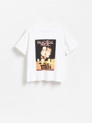 T-shirt z nadrukiem Practical Magic - biały. Białe t-shirty damskie Reserved, l, bez wzorów, z bawełny, bez kołnierzyka. Za 69.99 zł.