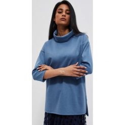 Bluza z golfem ciemnoniebieska. Niebieskie bluzy bez kaptura damskie MOODO, m, z elastanu. W wyprzedaży za 29.99 zł.