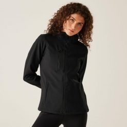 Damska 3-warstwowa kurtka softshell z kapturem Venturer z nadrukiem. Szare kurtki damskie Regatta, na zimę, bez wzorów, z materiału, z kapturem. Za 200.20 zł.