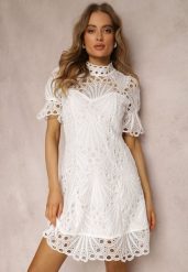 Biała Sukienka Aeryse. Białe sukienki damskie Renee, m, z aplikacjami, z koronki, bez kołnierzyka, bez ramiączek, mini. W wyprzedaży za 146.99 zł.