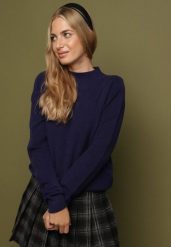 Granatowy Sweter z Wełną i Wiskozą o Prostym Fasonie z Półgolfem Giolera. Niebieskie swetry klasyczne damskie Born2be, s, z wełny, bez kołnierzyka. Za 119.99 zł.