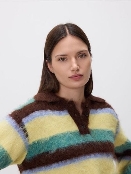 Sweter z kołnierzykiem - wielobarwny. Swetry klasyczne damskie Reserved, l, z dzianiny, bez kołnierzyka. Za 159.99 zł.