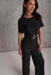 Czarny Kombinezon VICES Ozdobiony Paskiem i Klamrą o Nieregularnym Kształcie Metilaeno. Czarne kombinezony damskie Renee, l, bez wzorów, bez kołnierzyka, bez ramiączek. Za 179.99 zł.